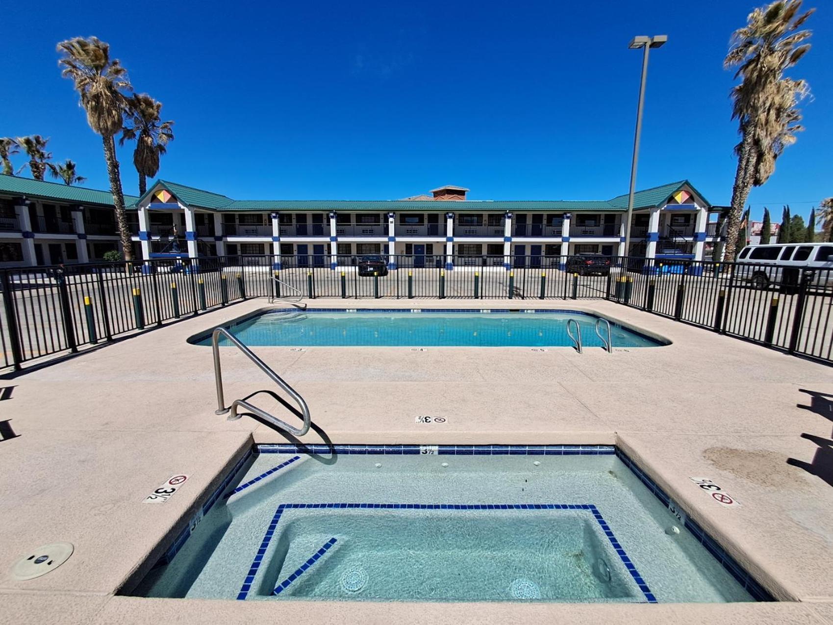Days Inn By Wyndham Safford, Az Exteriör bild